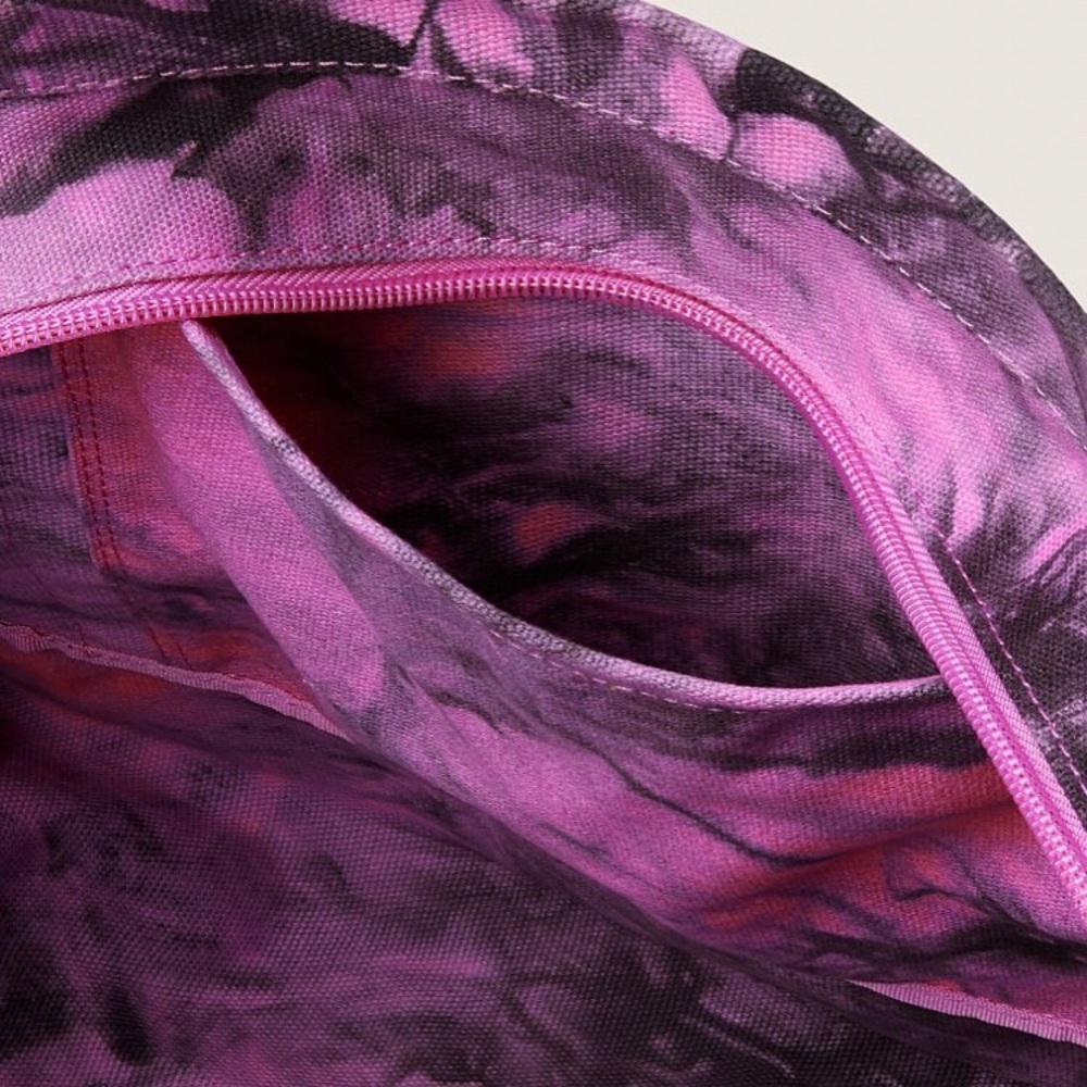 Victoria’s Secret Pink Classic Canvas Tote Bag 💕 Chill Raspberry Tie-dye 💕 NWT - Picture 3 of 4